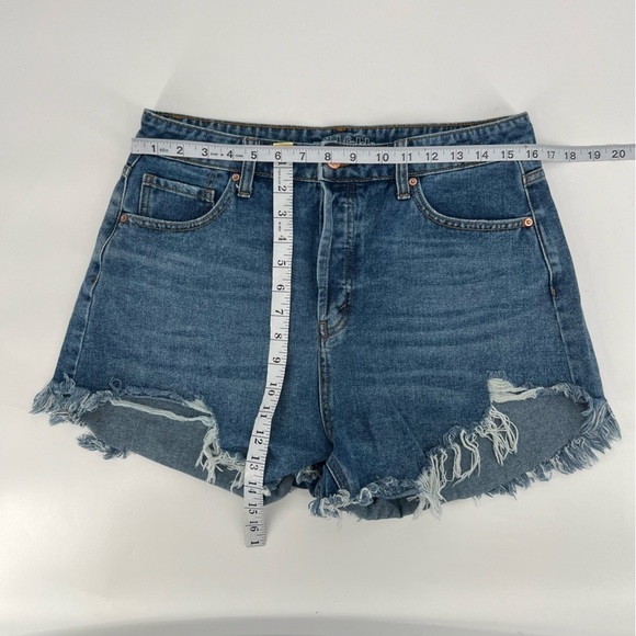 Wild Fable Women’s High Rise Distressed Button Fly Cut Off Jean Shorts Size 12 - Picture 6 of 7